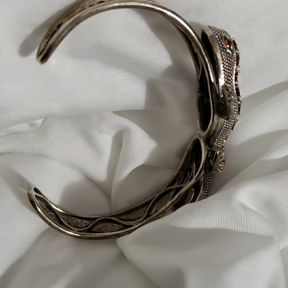 Elegant Silver and Red Lizard Bracelet - Picture 6 of 6
